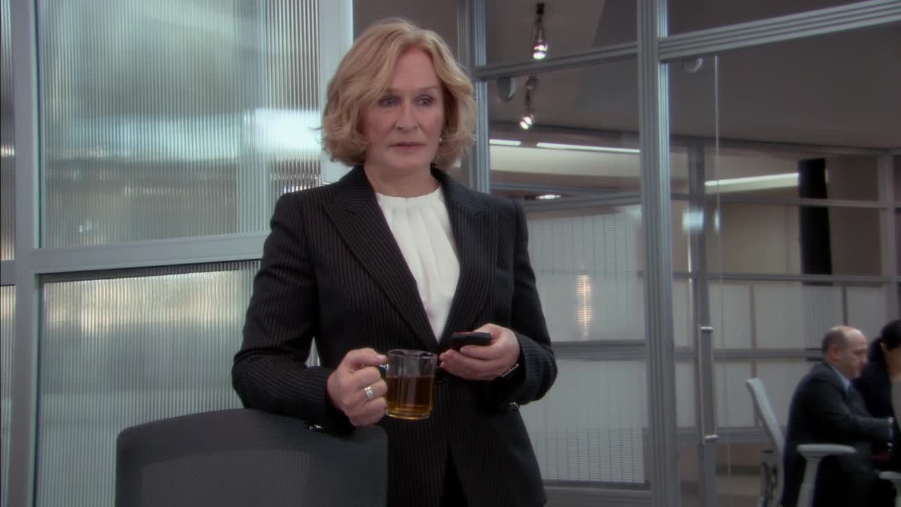 Patty Hewes nebezpečná advokátka S05E05 10 2012 CZ dab 1080p Něco se mp4