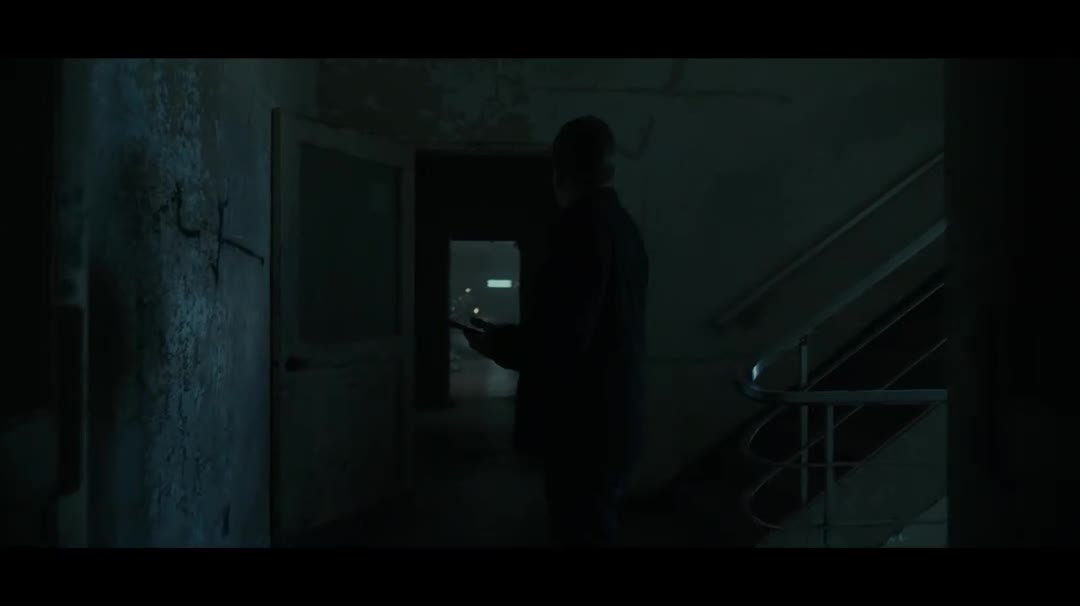 Králičí nora Člověk, kterého posloucháš (Kiefer Sutherland,Meta Golding,Enid Graham 2023 Akční Drama Thriller Bdrip 1080p ) Cz dabing mkv