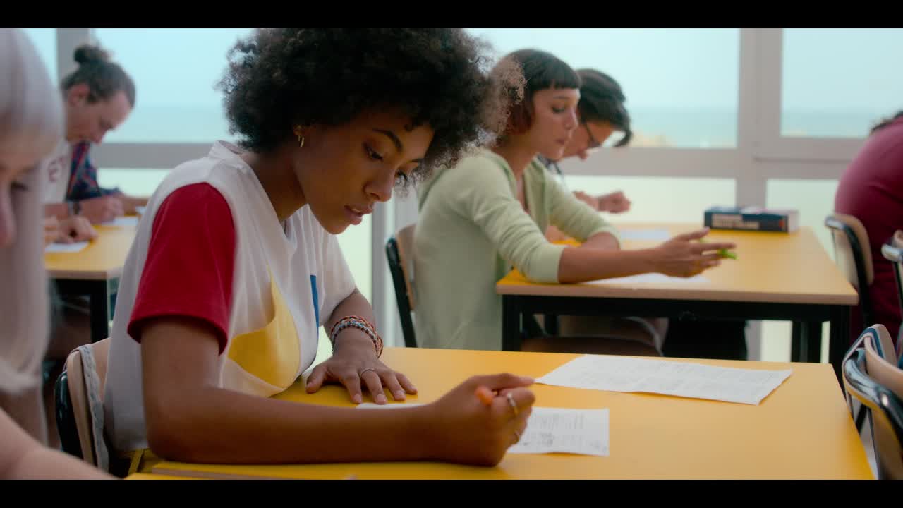 Tři metry nad nebem S01E01 Nesnáším léto (2020) romantický czdab mkv