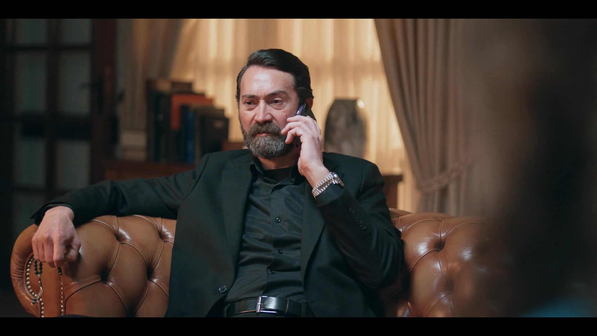 Dvě mrtvoly a sedm pytlů peněz S01E07 {2025} drama, thriller AAC 5 1 1080p CZ dabing mkv