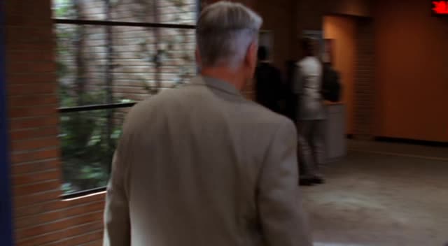 NCIS s06e01 Poslední muž avi