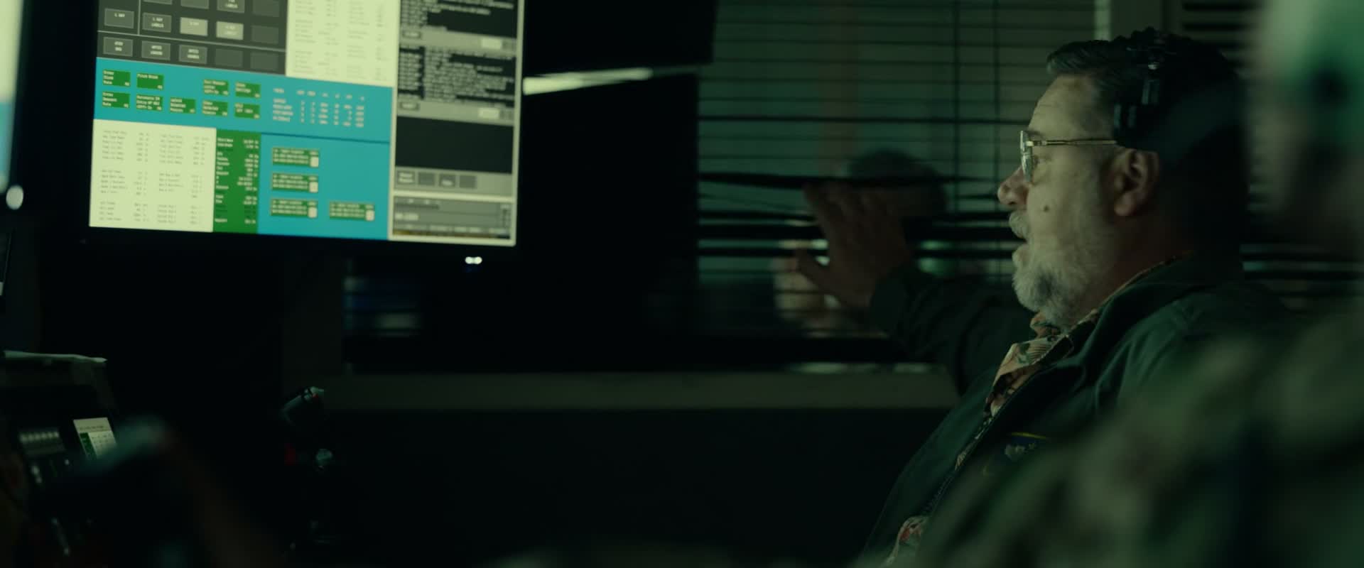 V nepřátelské zóně (Russell Crowe, Liam Hemsworth, Luke Hemsworth 2024 Akční Thriller Bdrip 1080p ) Cz dabing mkv