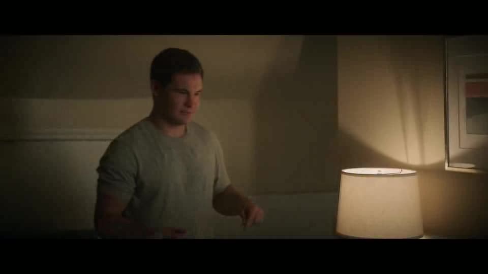 Tchán s tchyní jsou psanci (Nina Dobrev, Pierce Brosnan, Adam Devine 2023 Akční Komedie Bdrip 1080p ) Cz dabing avi