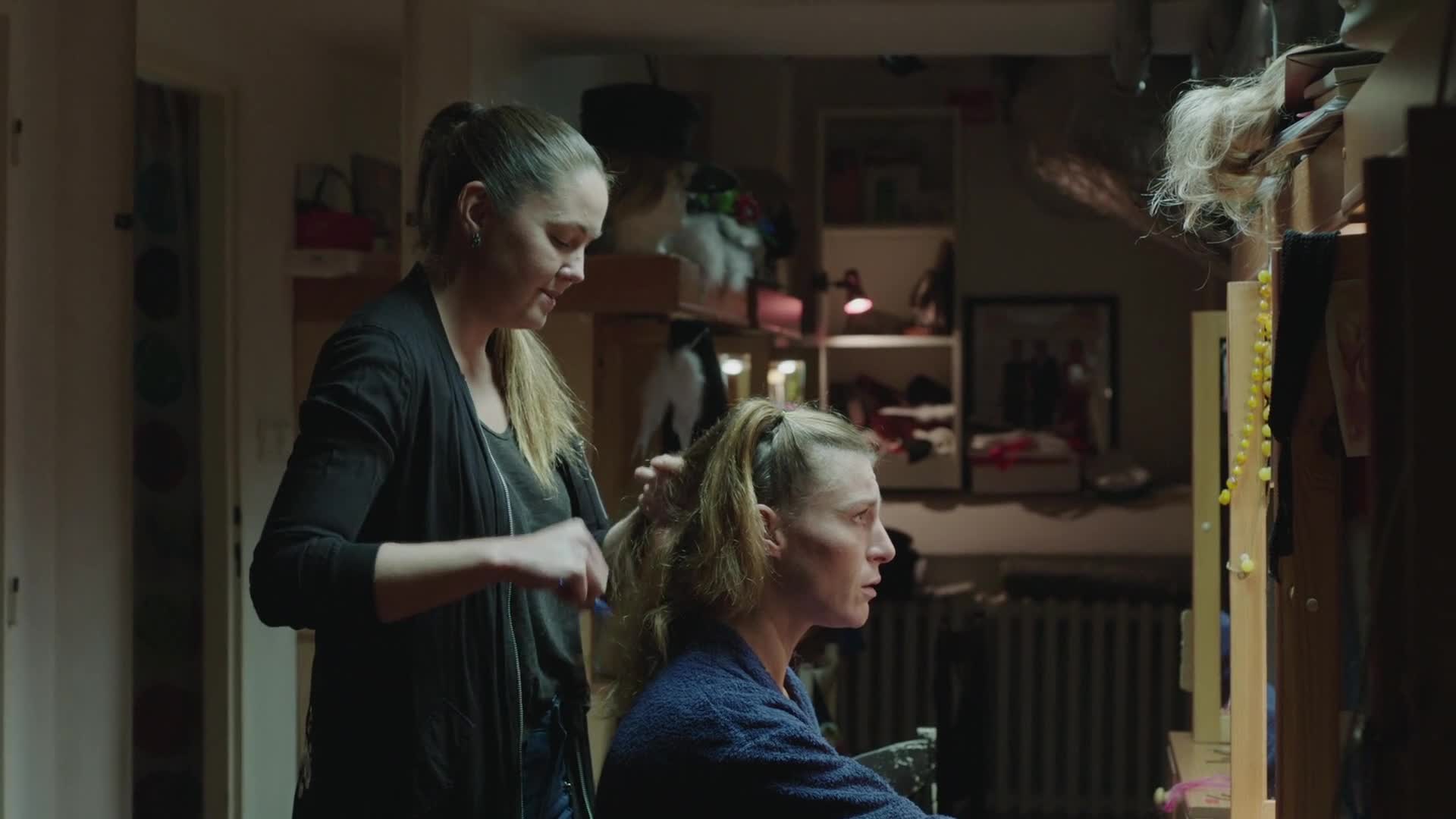 Zkáza Dejvického divadla S01E02 06 2019 CZ dab 1080p AIDS mkv