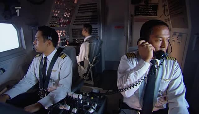 Mayday S03E05 Bomba pod sedadlem [Bomb on Board] (cz 368p) avi
