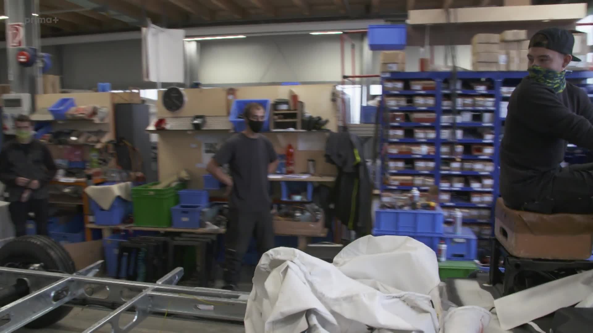 Vyjimecne projekty S03E02 Luxusni obytny vuz [Exceptional Engineering The Luxury Motorhome Freedom on Wheels] (cz en 1080p) mkv