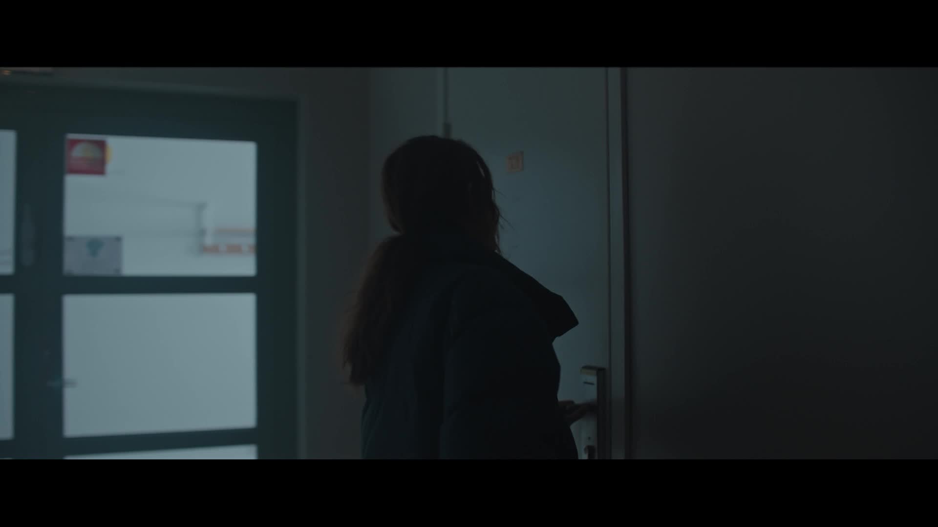 Veronika S01E08 08 2024 CZ dab 1080p Oběť mkv