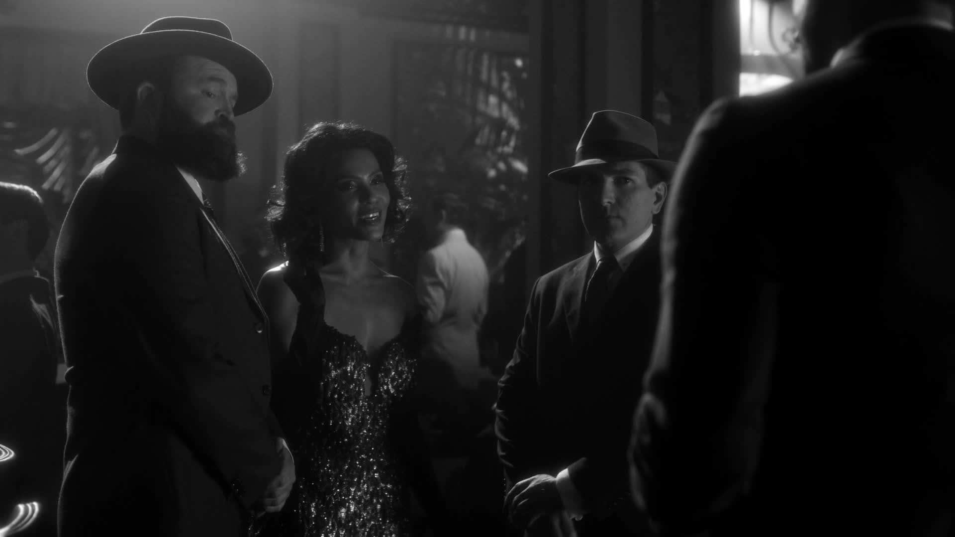 Lucifer S05E04 16 2020 CZ dab 1080p S kuřaty to vždycky špatně skončí mkv