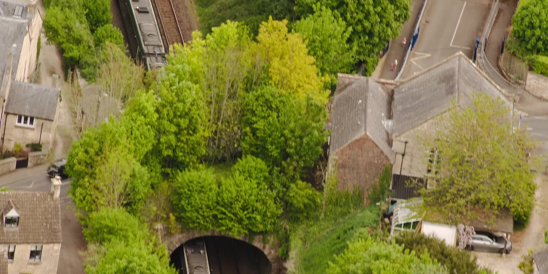 Slow Horses S02E02 Srdečné pozdravy z Upshottu (2022) krimi thriller cztit mp4