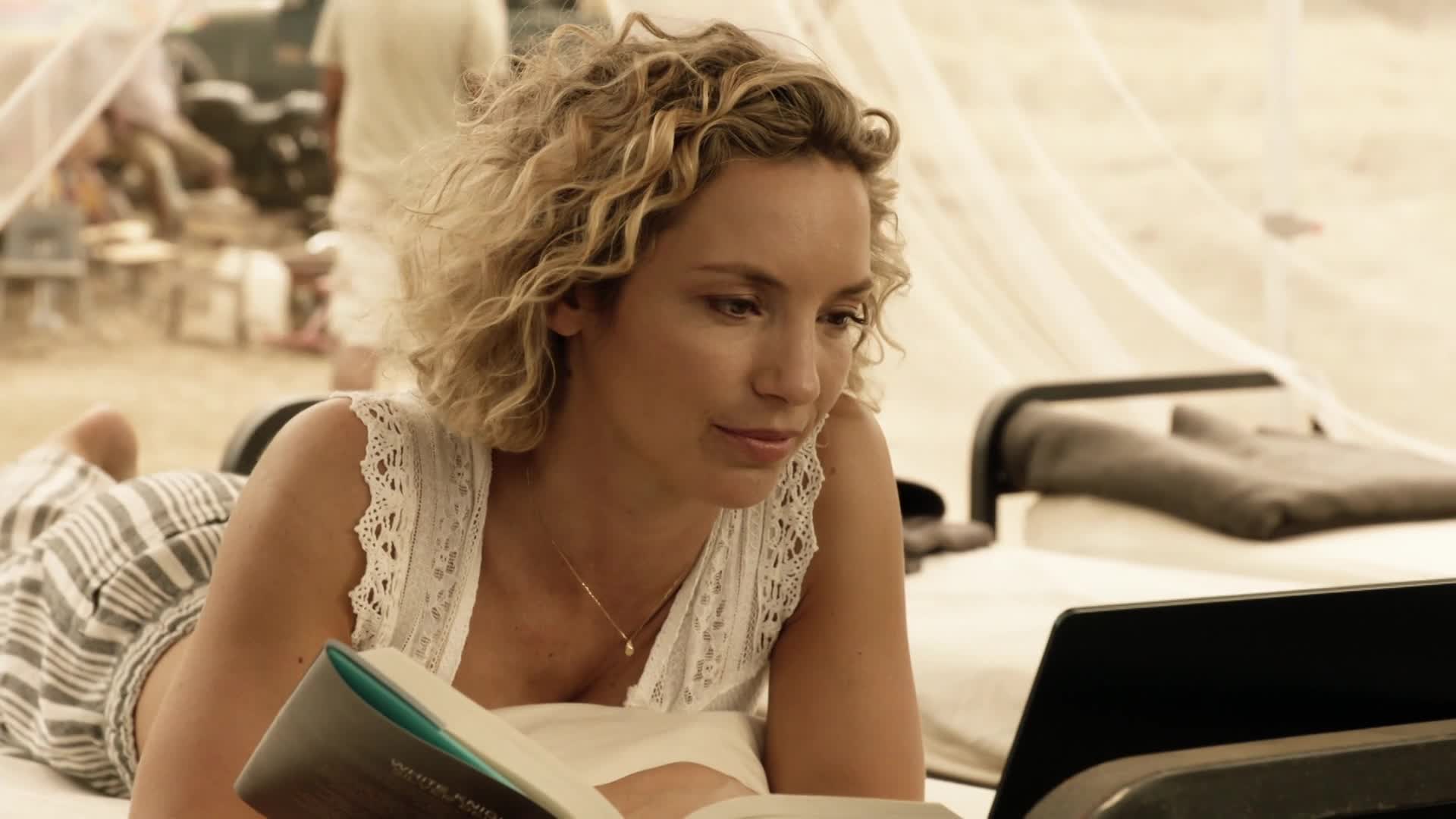 Magnum P I S04E01 20 2021 CZ dab 1080p Ostrovní atmosféra mkv