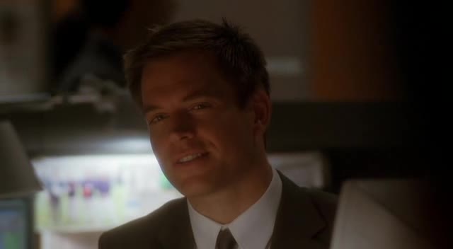 NCIS s06e12 V kleci avi