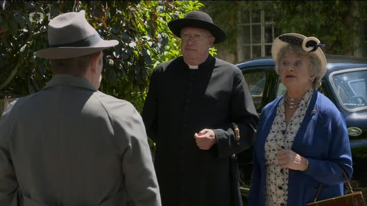 Otec Brown S06E09 Květina golfového hřiště CZ avi