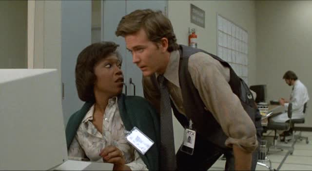 Dravec a feťák (Timothy Hutton, Sean Penn, Pat Hingle 1985 Drama Thriller Bdrip 1080p ) Cz dabing avi