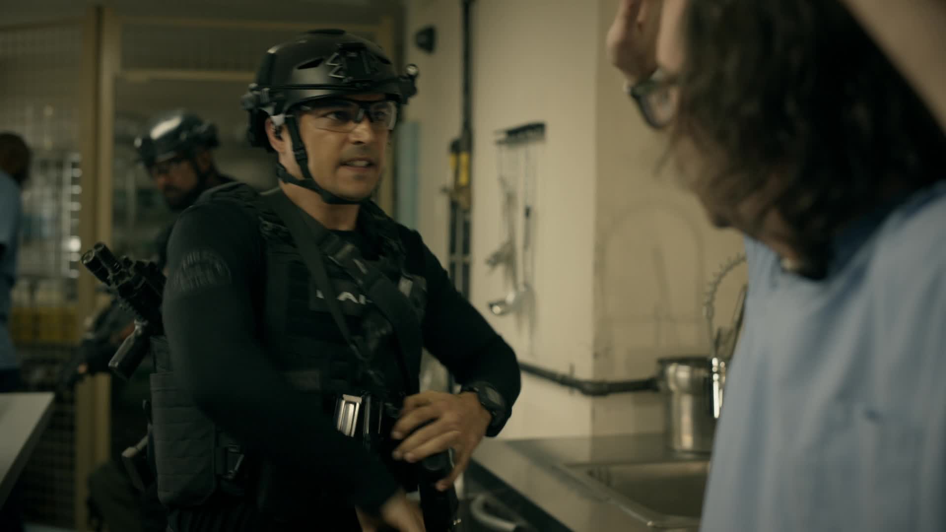 Zbrojnice   SWAT S08E03 CZ dabing HD 1080p mkv