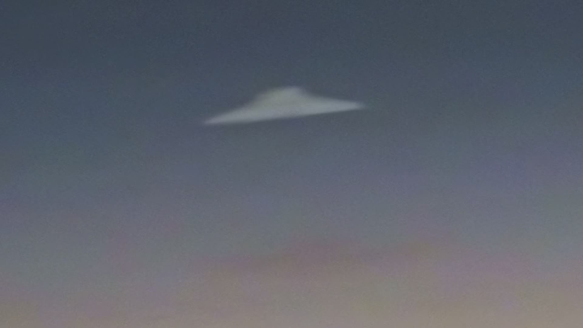 Akta X S07E02 22 1999 CZ dab Šestý zánik, 2 část Láska osudu mkv