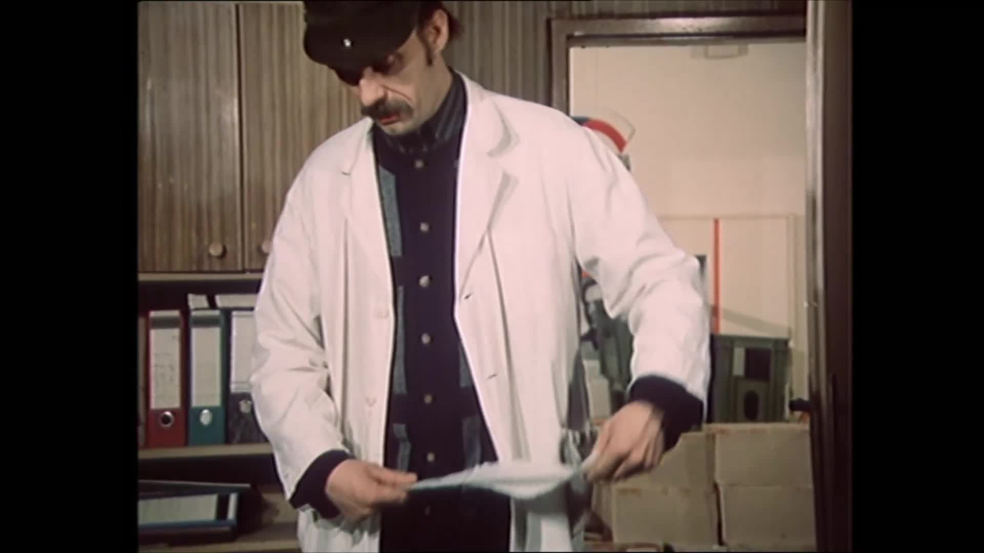 Žena za pultem E01 {1977} 1080p mkv