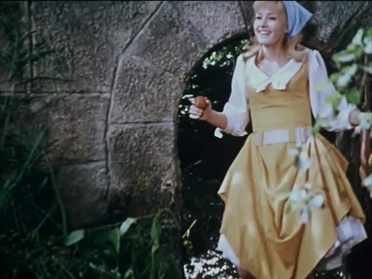 Šíleně smutná princezna 1968 mp4