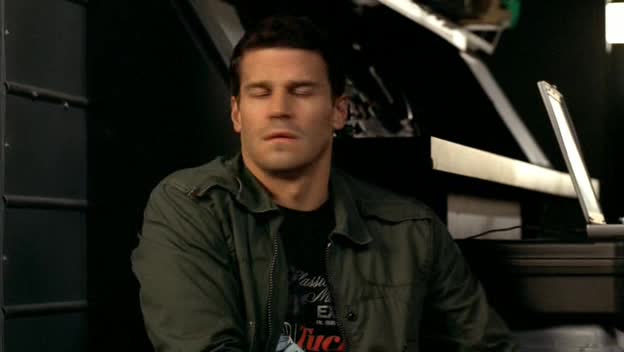 Sběratelé kostí 2x08 Zena v pisku avi