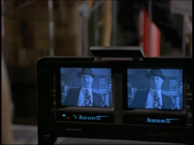 Zvlastni efekty S02E04 Honba za Mickeym cz avi