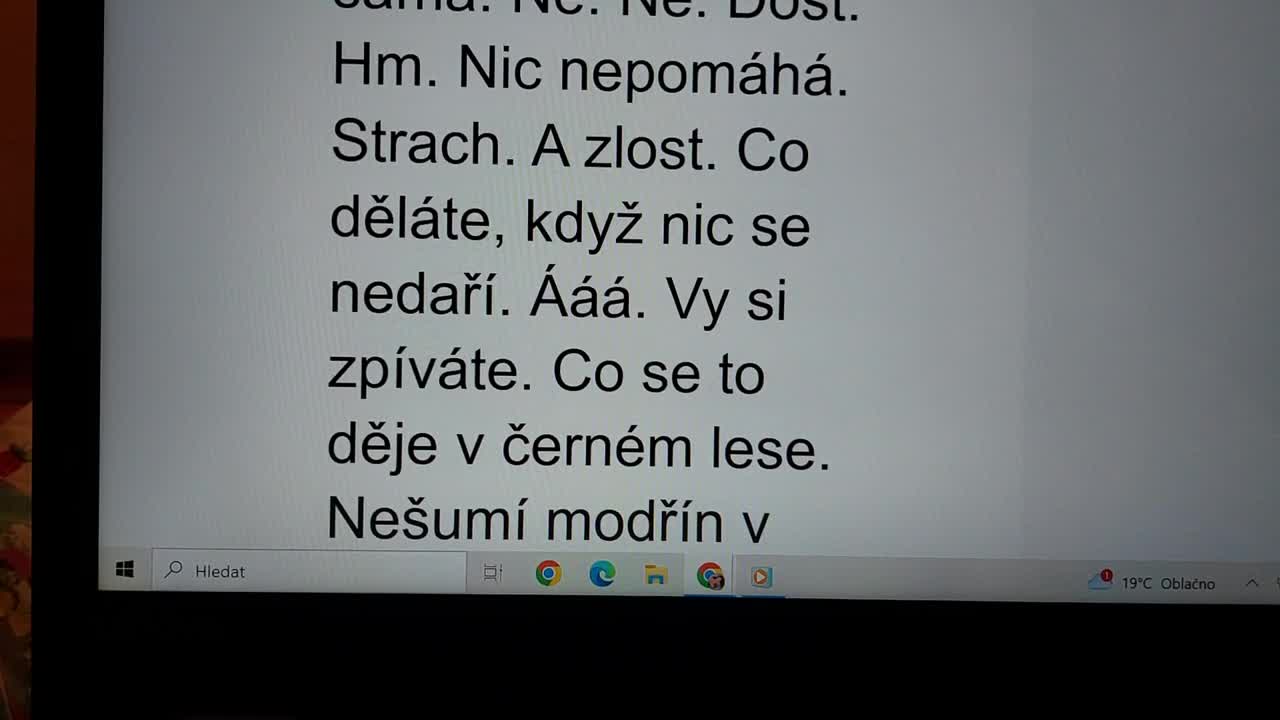 7 6 2025 princezna Marianka Mimapinková mluví s překladačem 8 mp4