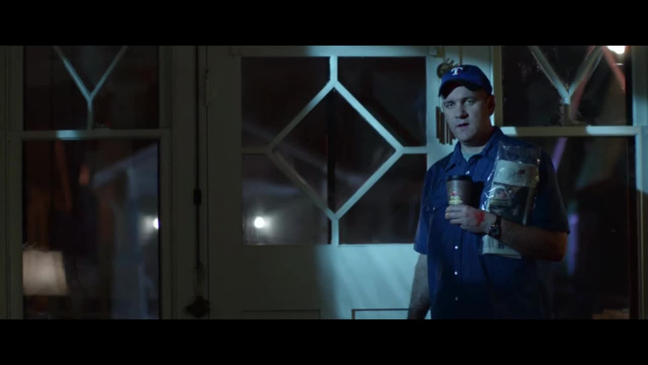 Kočka Hlavně nenápadně (Miley Cyrus, Jeremy Piven, Kelly Osbourne 2012 Akční Komedie Bdrip 1080p ) Cz dabing mkv