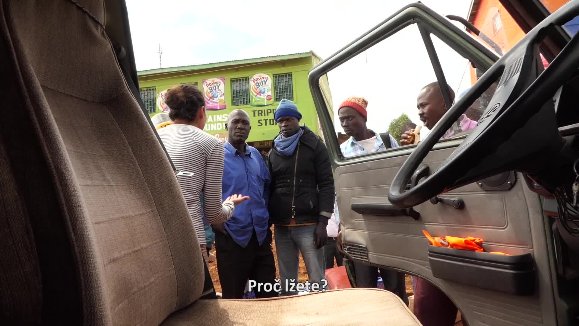 Busny S01E14 26 2017 CZ dab 1080p Keňa Země, kde za igelitový pytlík dostaneš 4 roky mp4