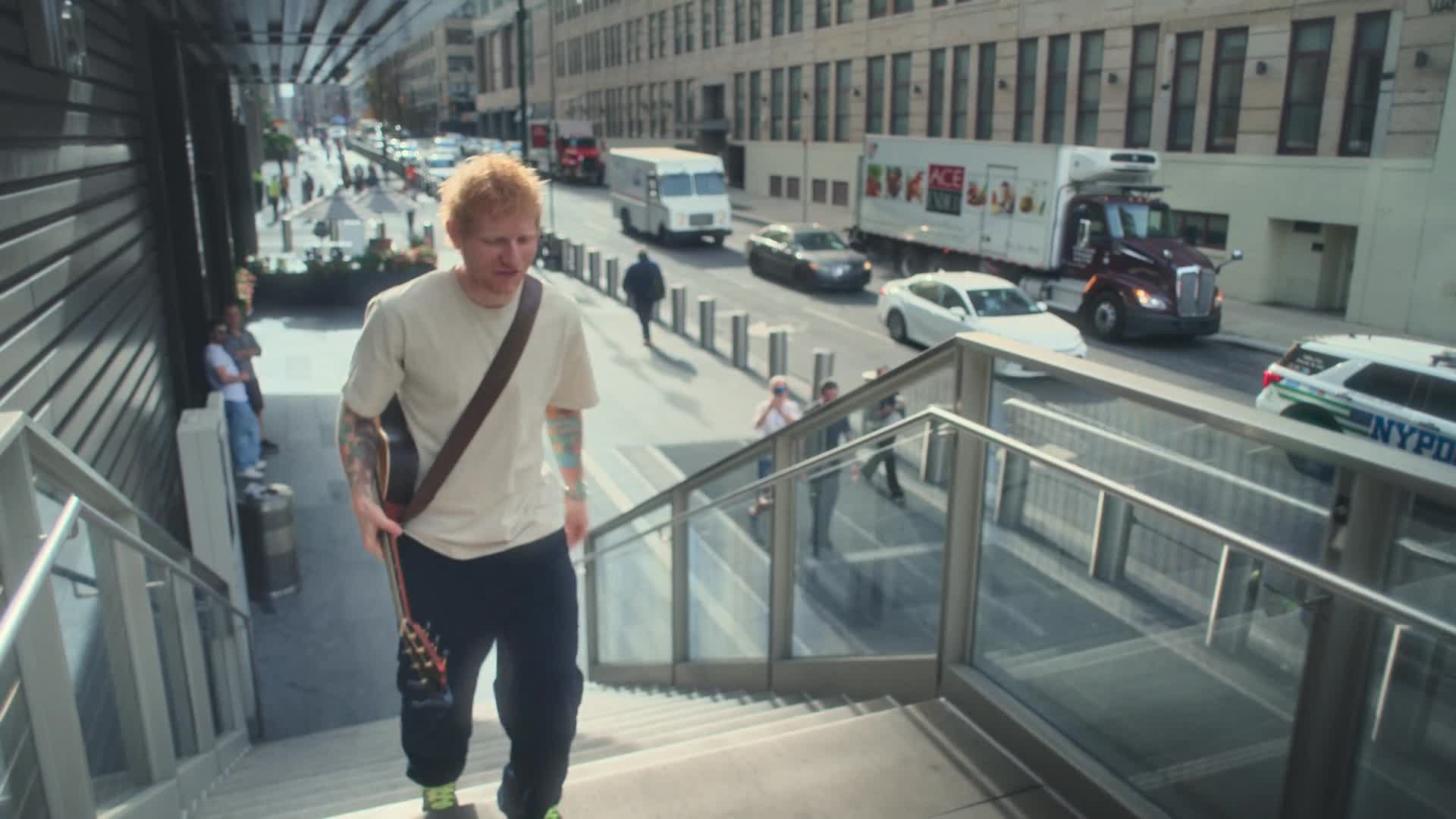 Na první dobrou s Edem Sheeranem {2025} hudební AAC 5 1 1080p CZ titulky mkv