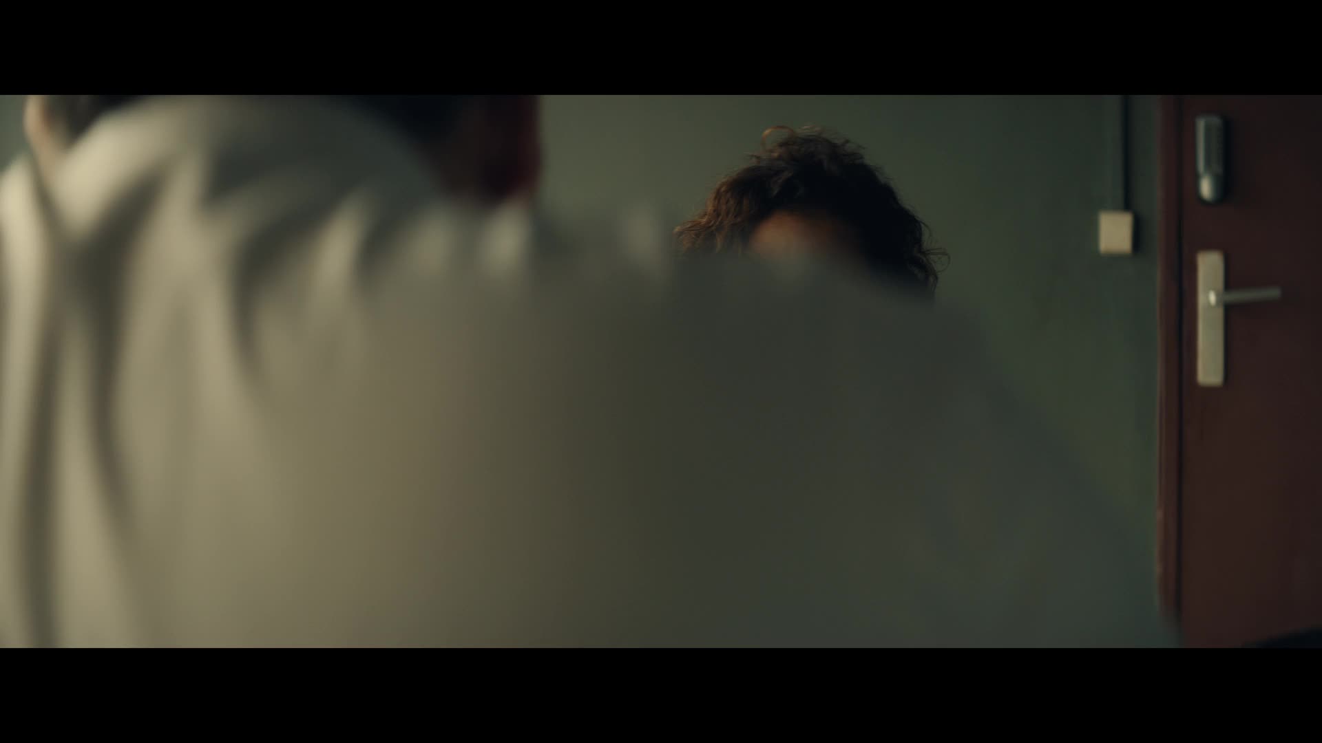 Mír v Marseille S02E03 2025 Na druhé straně CZ dabing HD mkv