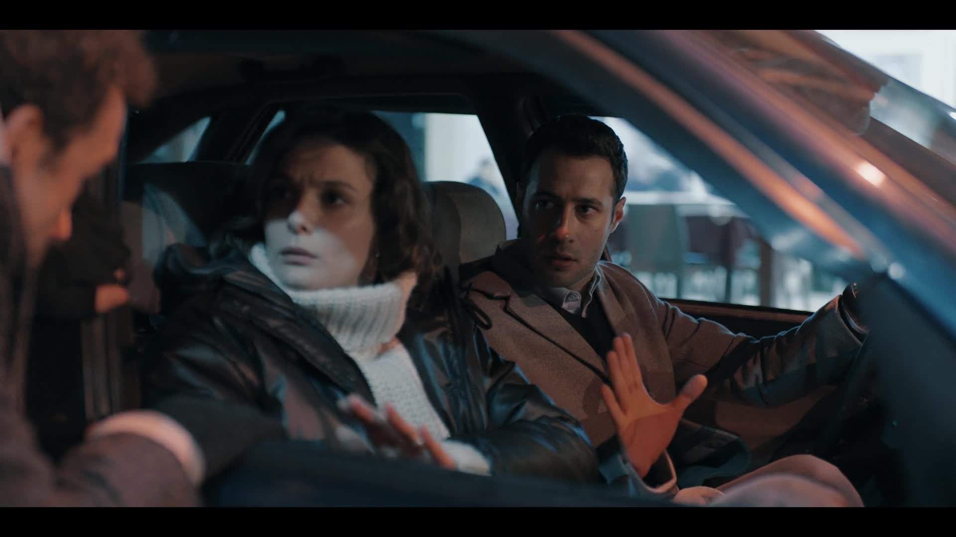 Dvě mrtvoly a sedm pytlů peněz S01E05 {2025} drama, thriller AAC 5 1 1080p CZ dabing mkv