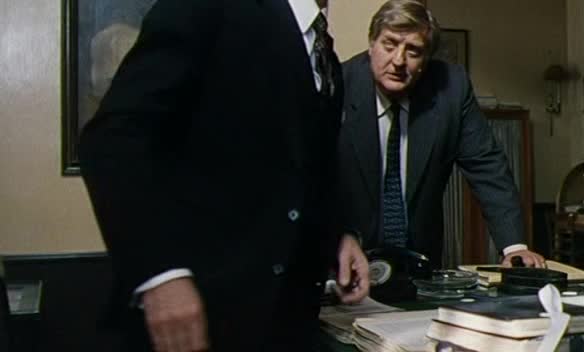 Maigret 23 Maigret klade past avi