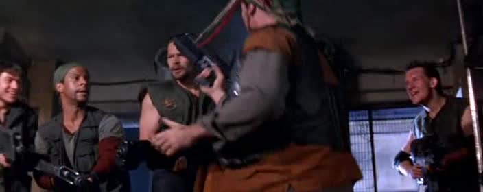 Soudce Dredd =1995 CZ avi