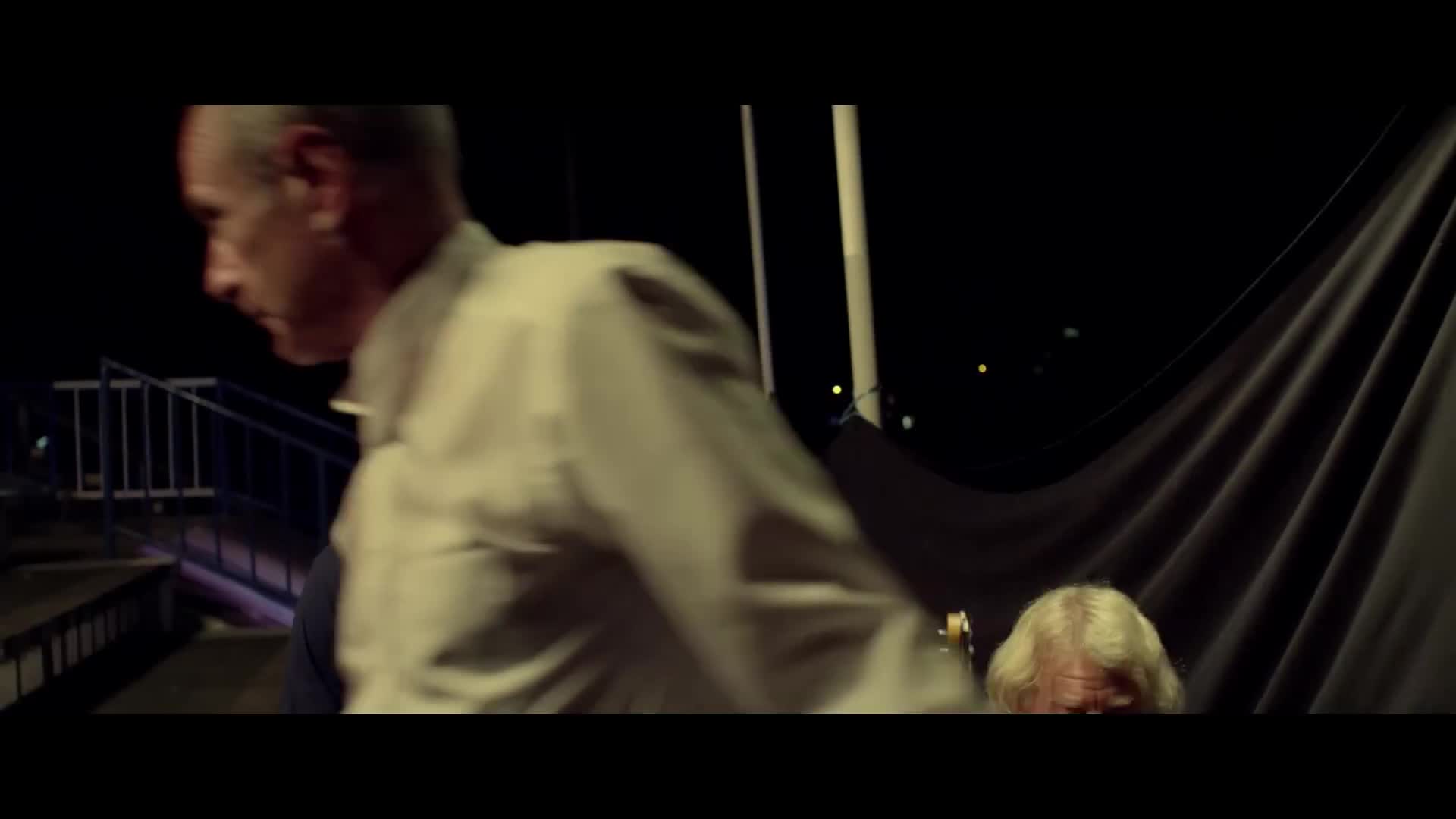 Status Quo na útěku   Bula Quo 2013 CZ dabing mp4