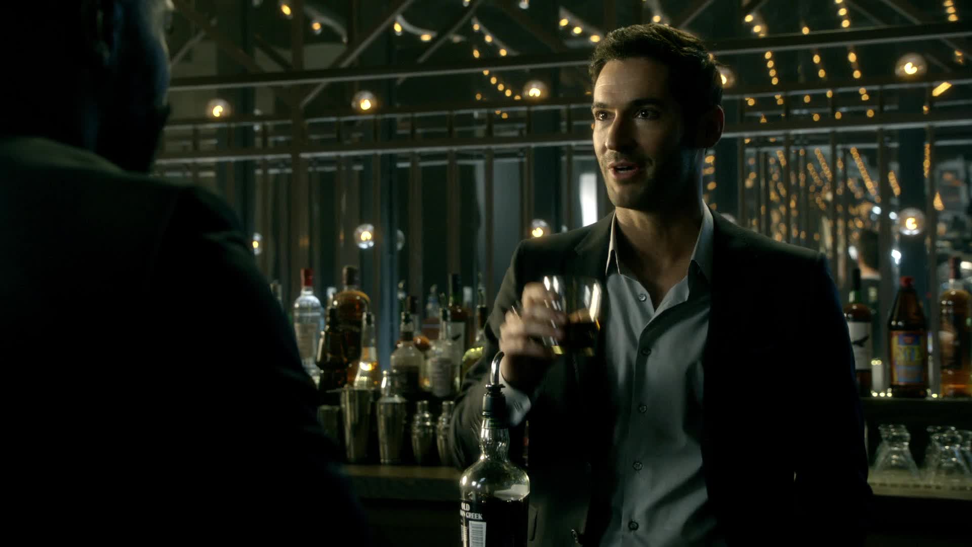 Lucifer S01E09 13 2016 CZ dab 1080p Přijde kněz do baru mkv