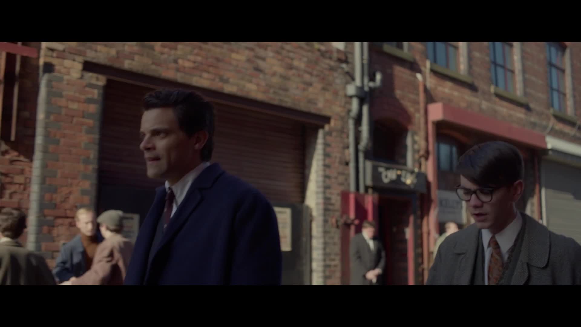 Midas Man Příběh Epsteina 2024 Hrají Eddie Marsan novinka CZ dabing Full HD 1080p Pucci film mp4