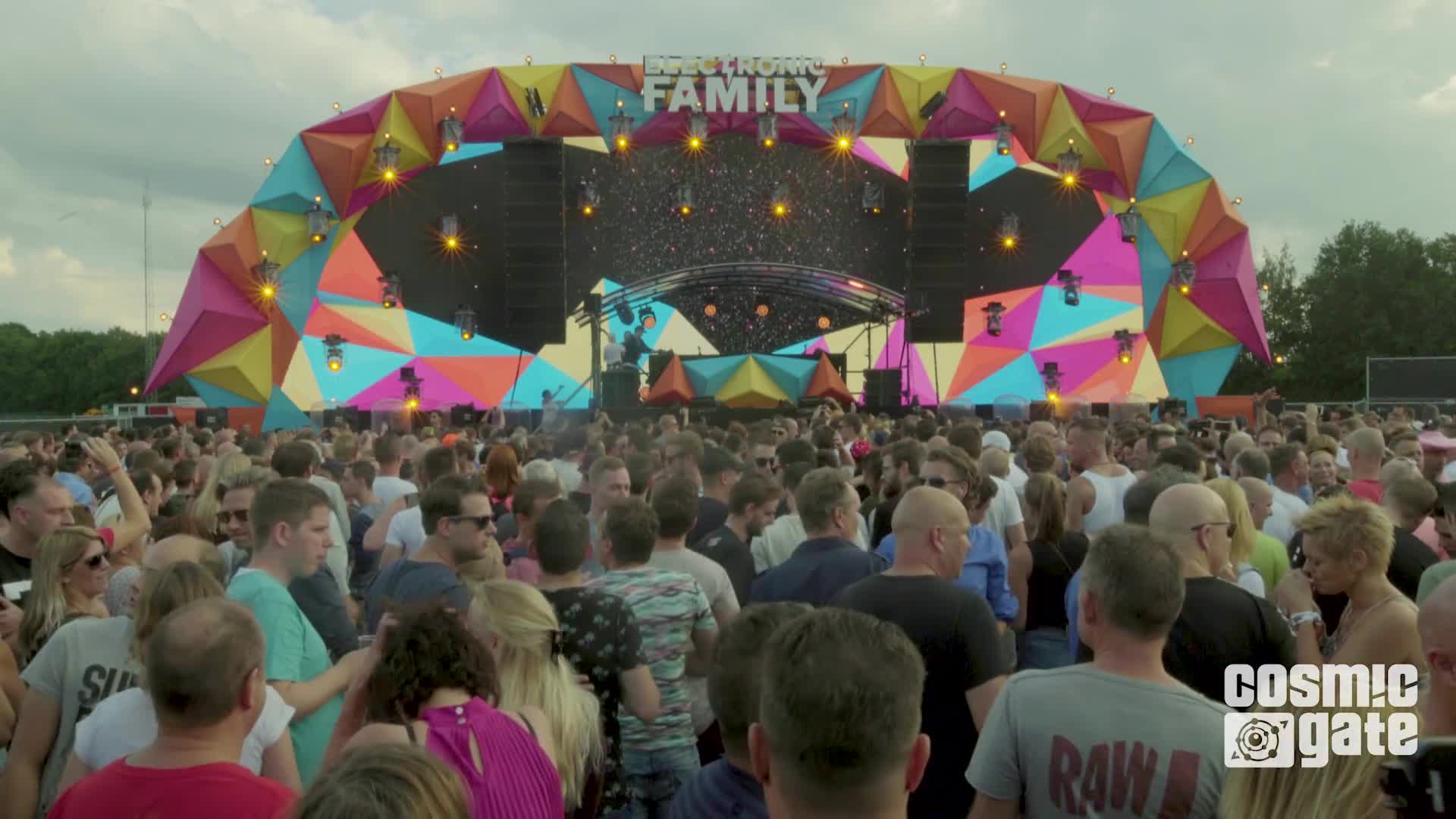 Cosmic Gate live at Electronic Family 2017 YouTube (1080p) mp4