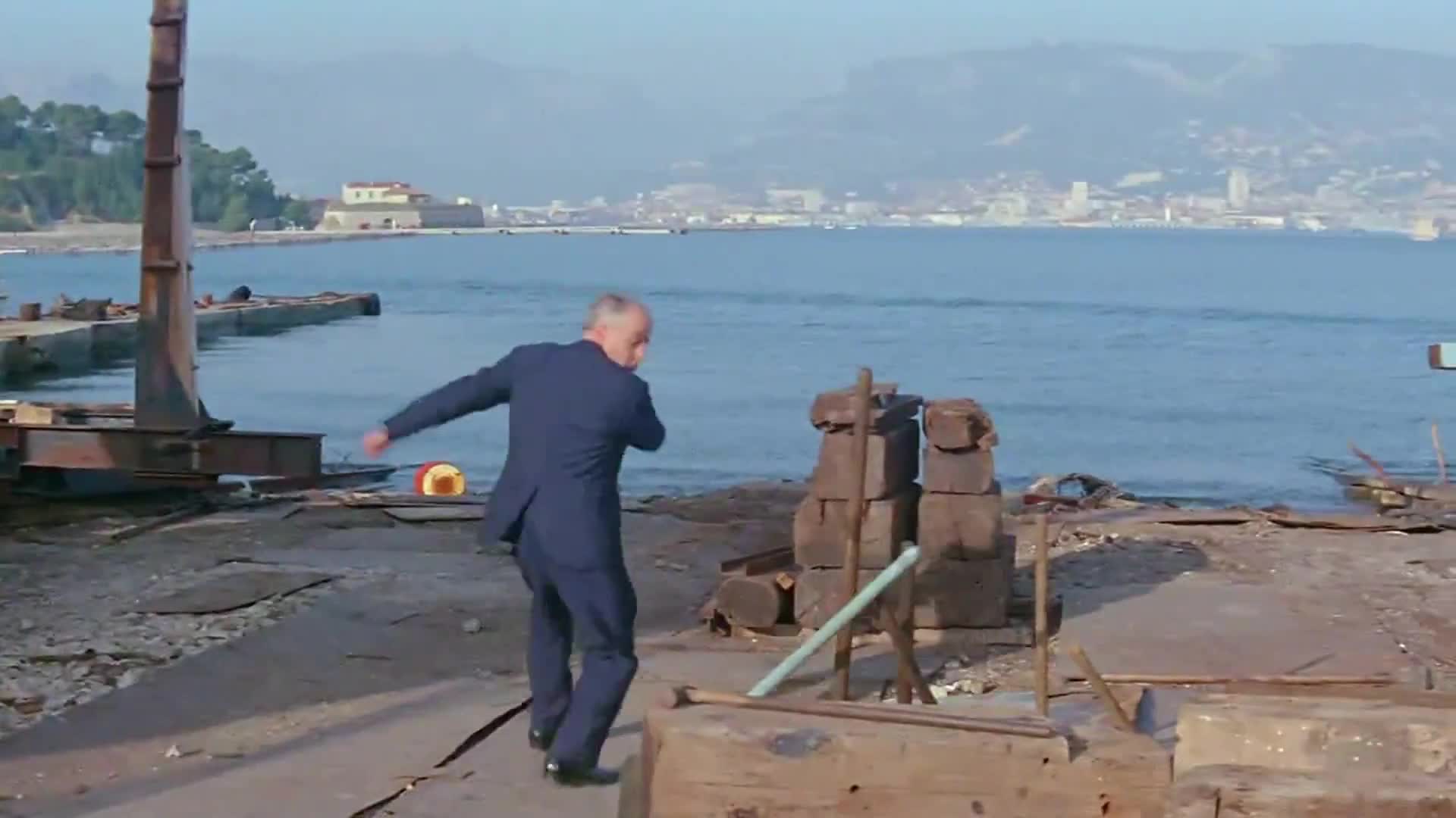 Tonoucí se stébla chytá 1967 CZ dabing HD mp4