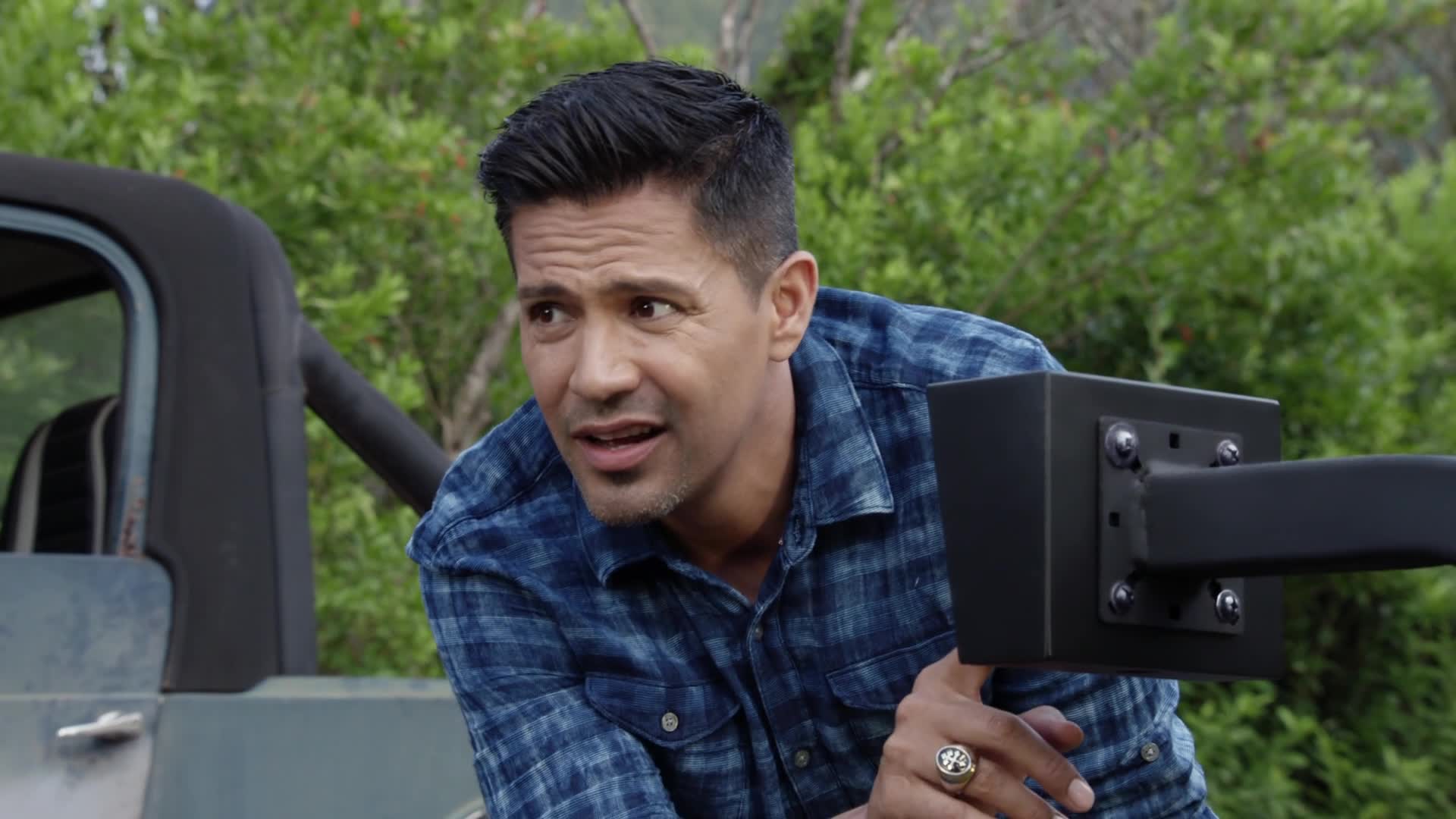 Magnum P I S01E02 20 2018 CZ dab 1080p Od hlavy k patě mkv