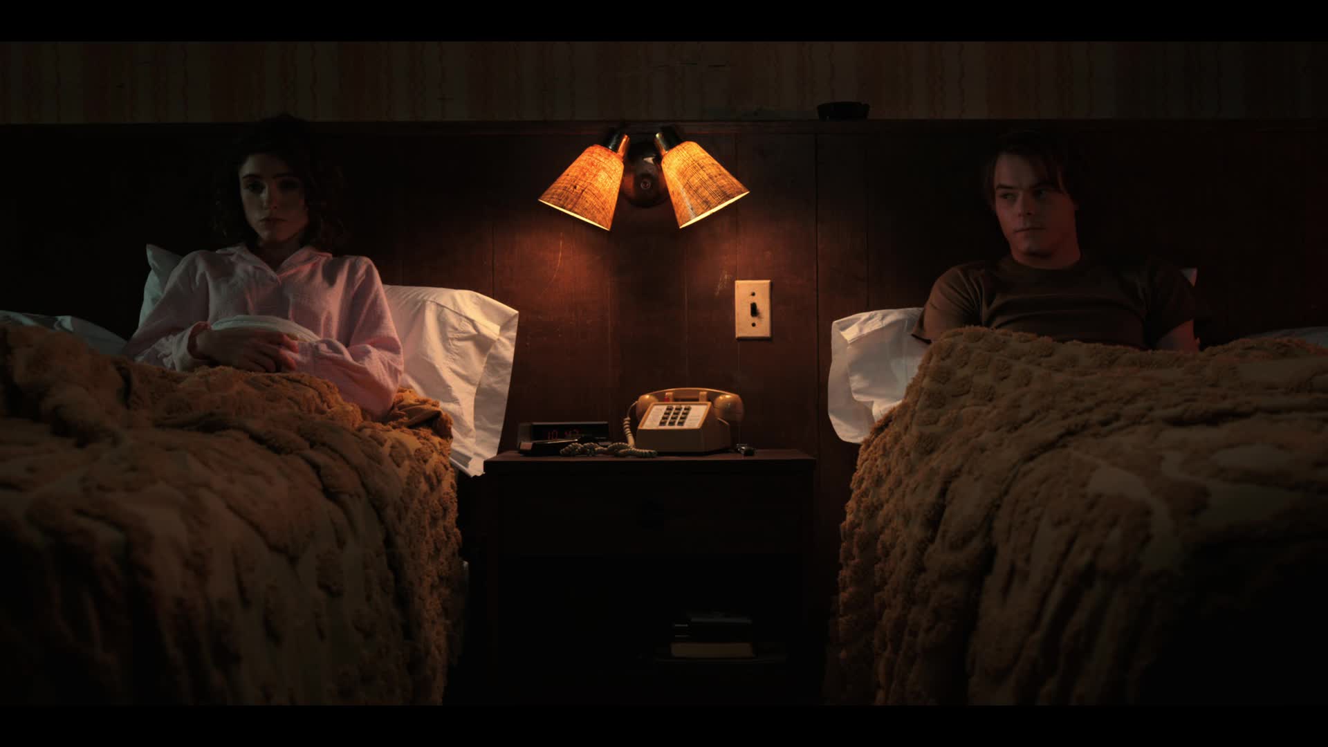 Stranger Things S02E05 09 2017 CZ dab Kapitola pátá Dig Dug mkv