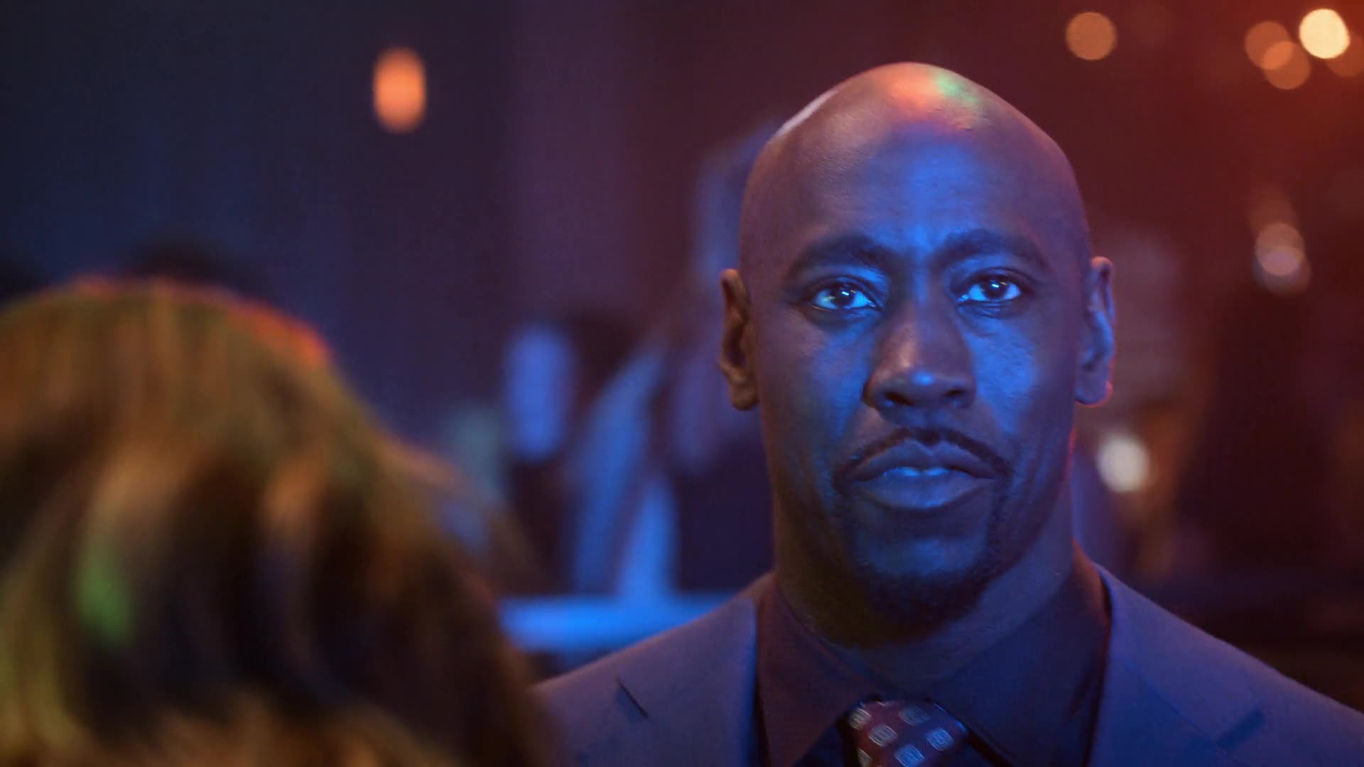 Lucifer S05E01 16 2020 CZ dab 1080p Šíleně smutný ďábel mkv