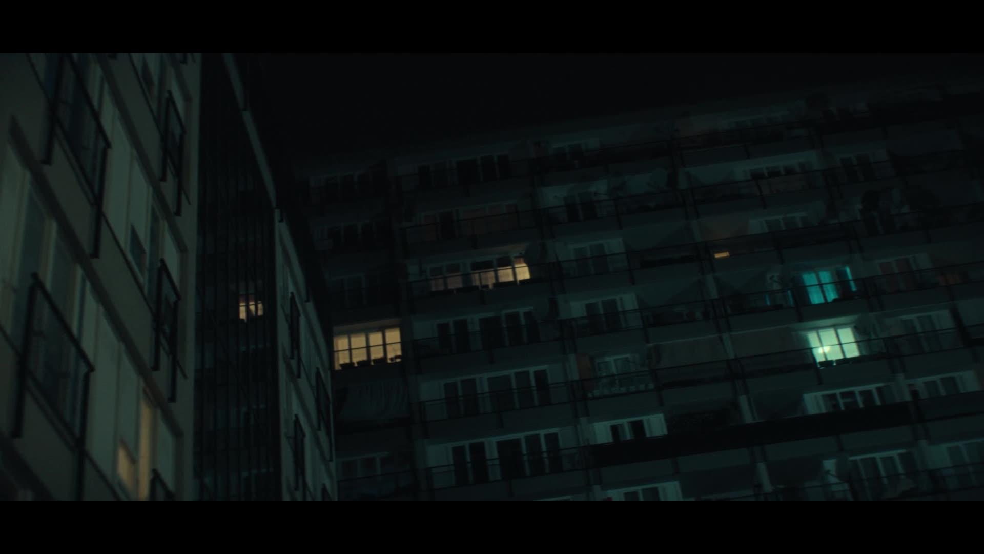 Unfamiliar S01E06 {2026} drama, thriller AAC 5 1 1080p CZ dabing mkv