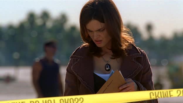 Sběratelé kostí 01x10 Zena z letiste avi