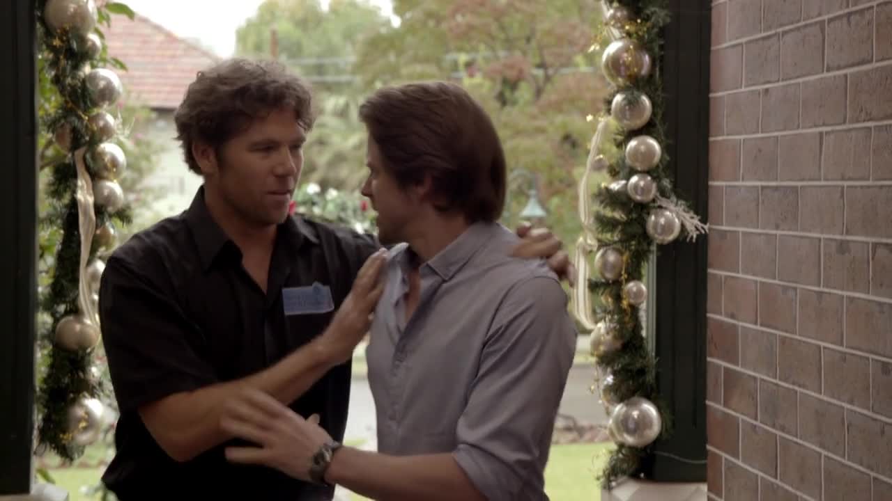 Vánoce u Moodyů S01E06 06 2012 CZ dab 720p Letenka na poslední chvíli mp4