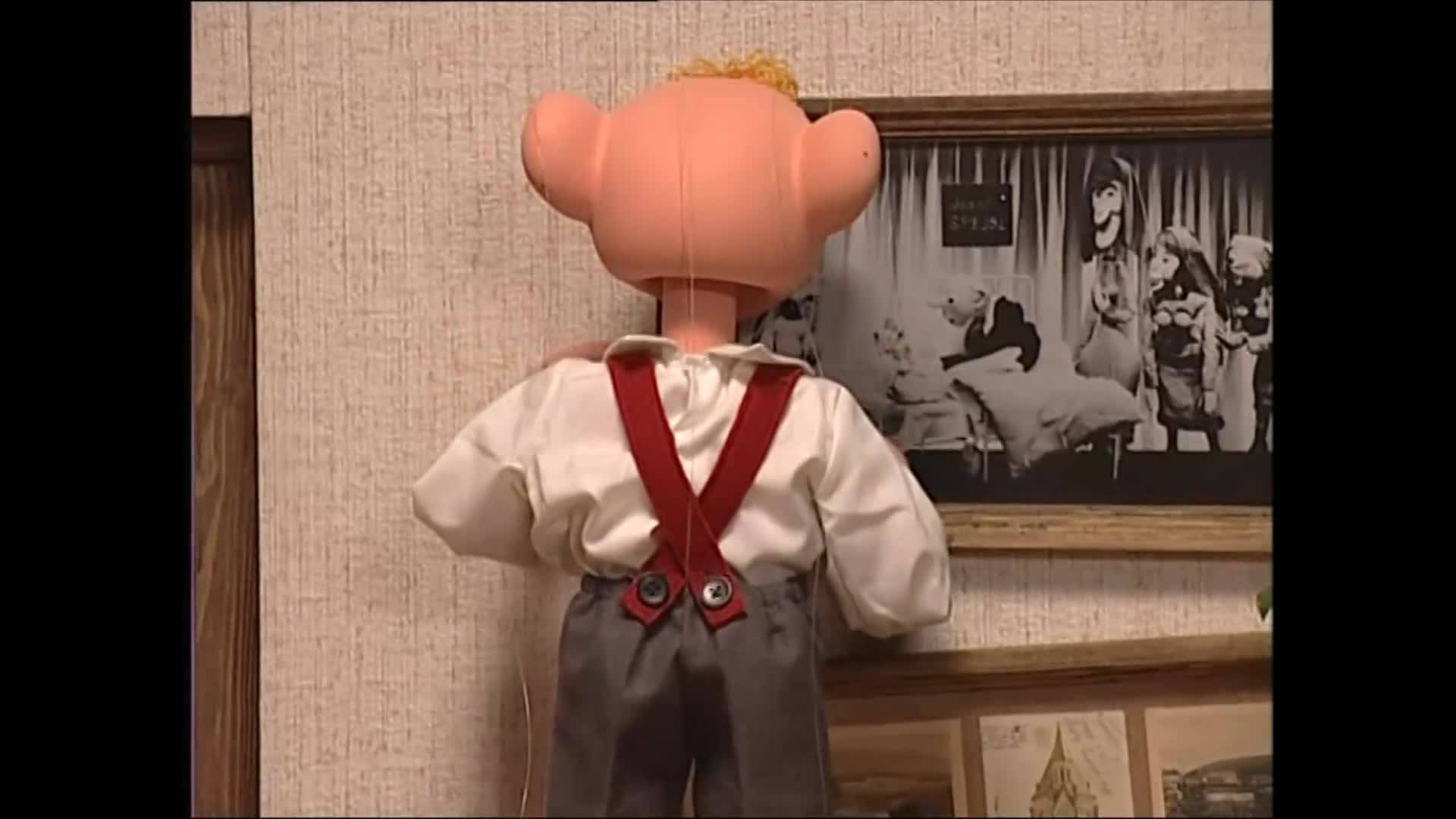 Špejbl a Hurvínek   Hurvínkův rok {2003} loutkový 13 dílů 1080p mkv