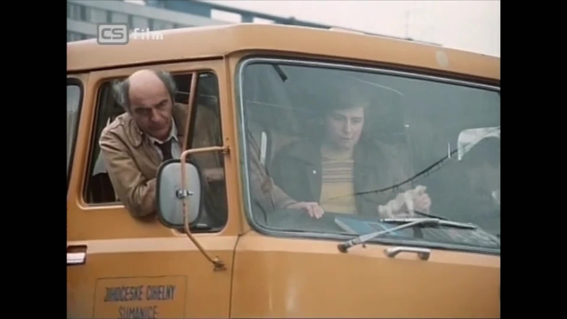 Poprask na silnici E 4 {1979} komedie 1080p mkv