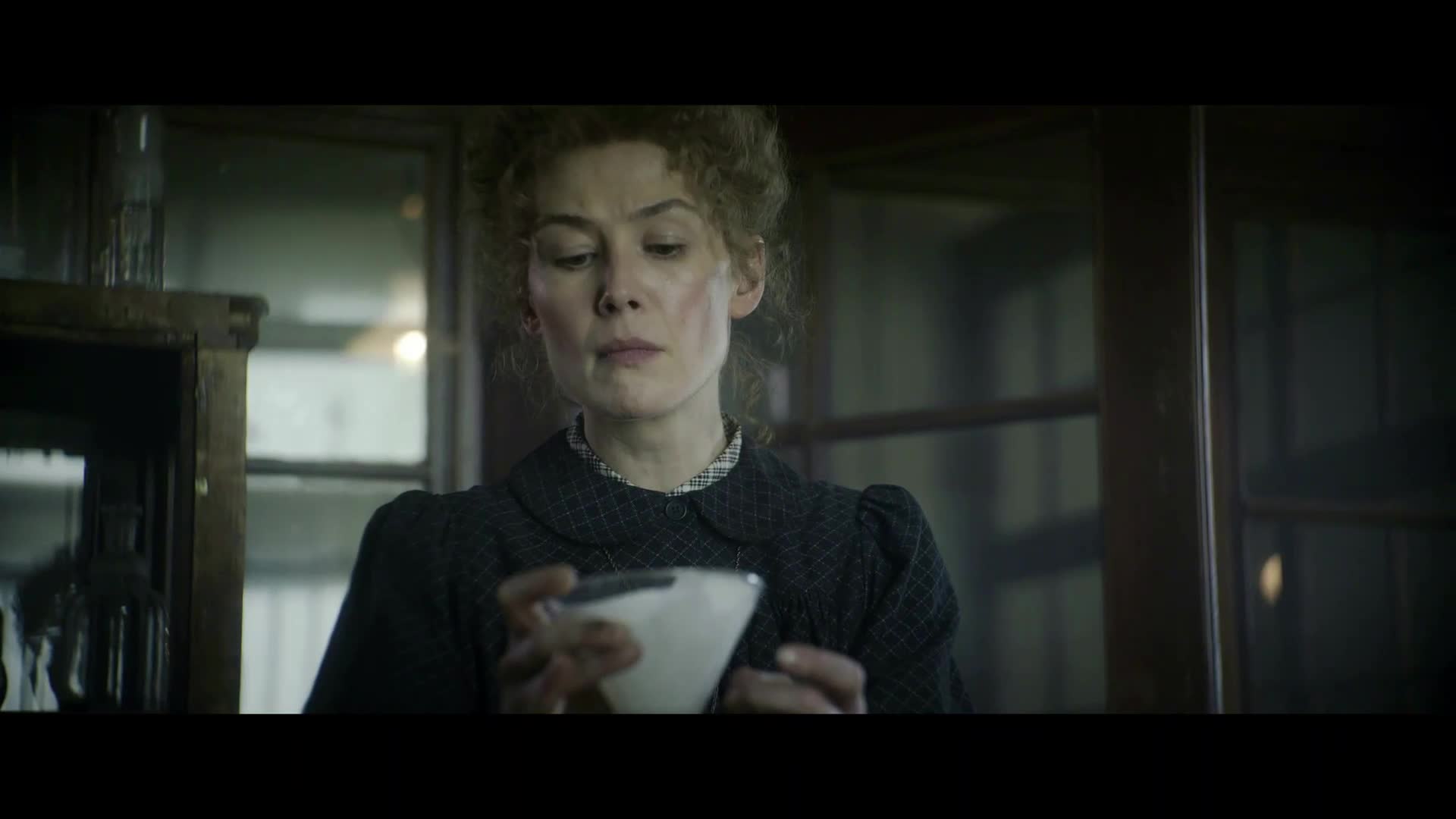 Radioaktivita (Rosamund Pike,Sam Riley,Aneurin Barnard,Anya Taylor Joy 2019 Drama Romantický Životopisný Bdrip 1080p ) Cz+Sk dabing mkv