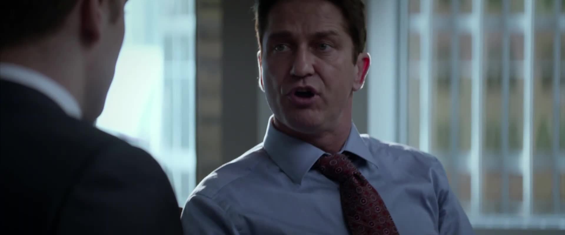 Muž na pravém místě (Alison Brie, Gerard Butler, Dustin Milligan, Willem Dafoe 2016 Drama Bdrip 1080p ) Cz dabing avi