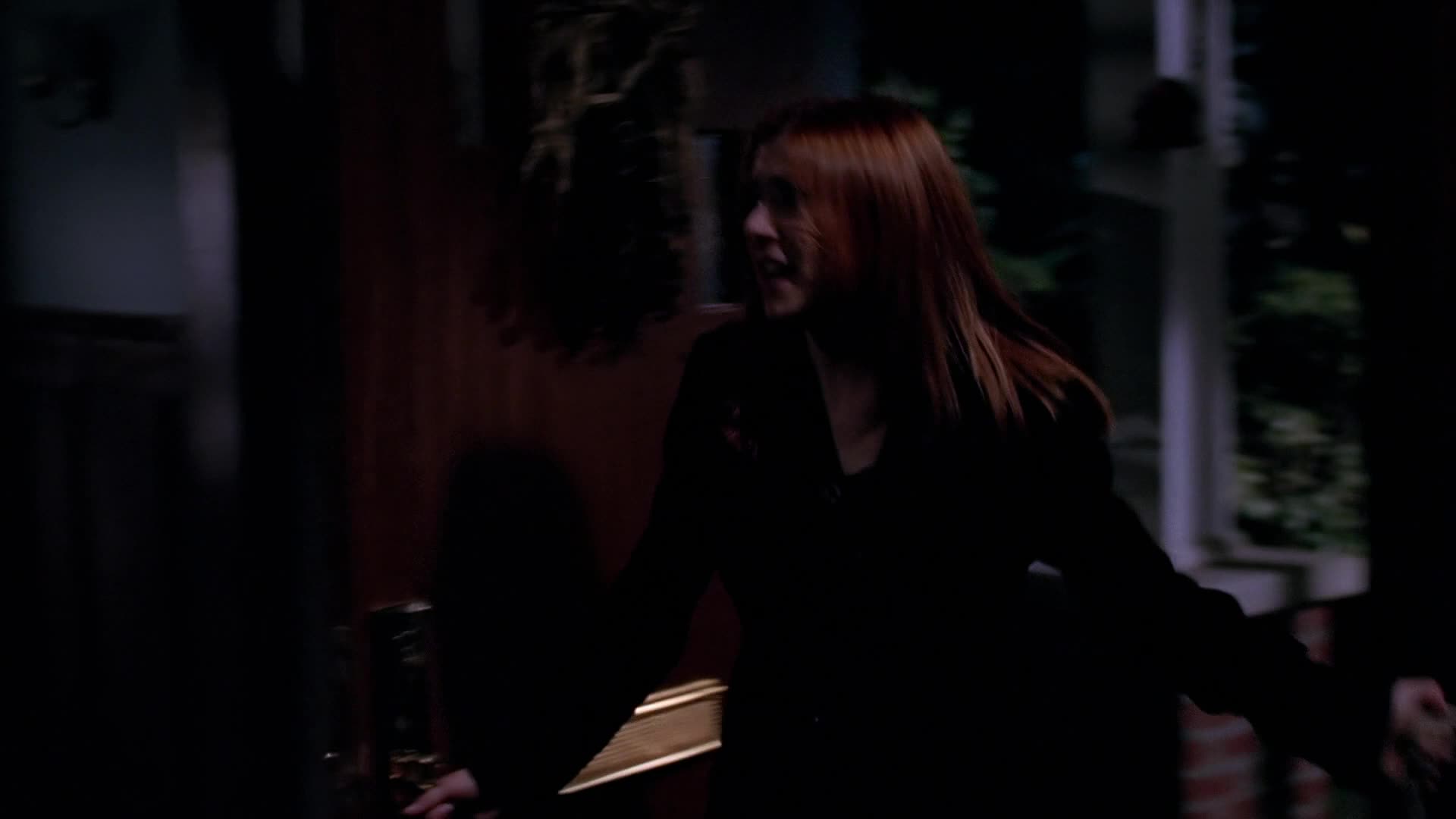 Buffy, přemožitelka upírů S07E08 22 2002 CZ dab 1080p Někdo v pozadí mkv