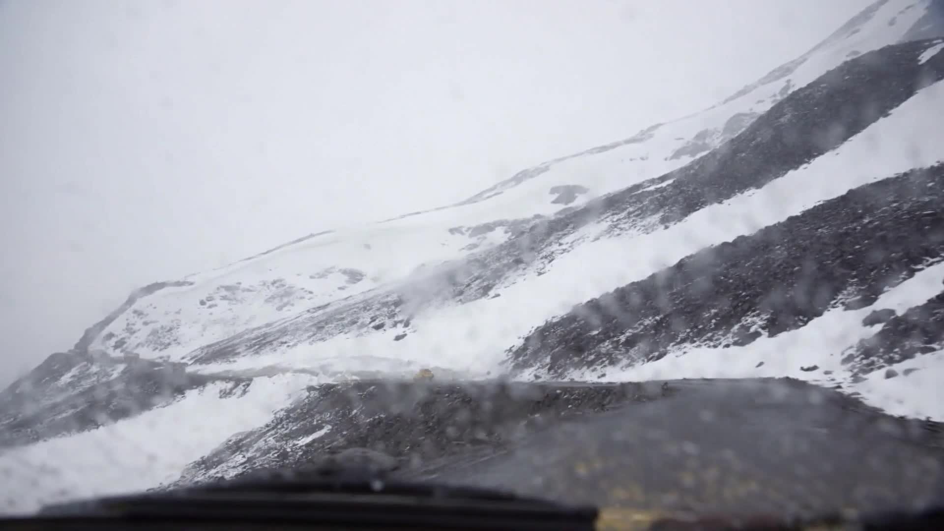 Trabantem z Indie až domů S01E10 14 2019 CZ dab 1080p Čím níž, tím hůř mp4