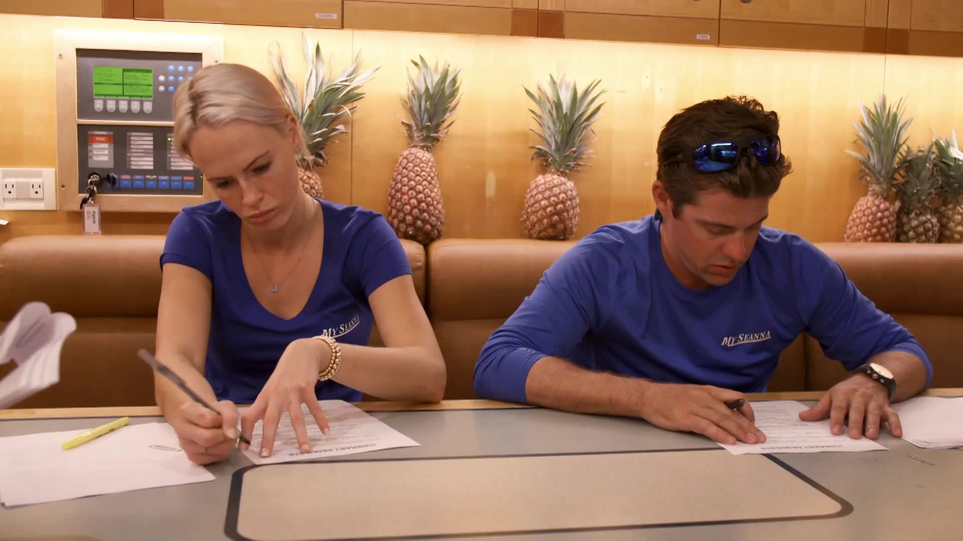 Život na jachtě S09E03 14 2021 CZ dab 1080p Bourbonové buranství mp4