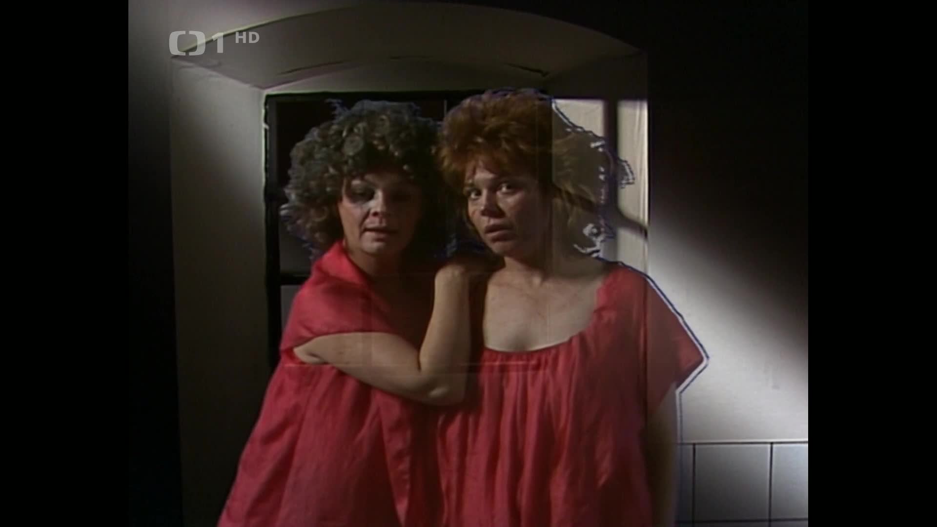 Ohnivé ženy se vracejí {1986} komedie, fantasy 1080p mkv